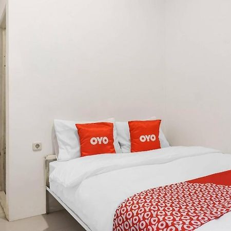 Super Oyo 91074 Stariez Senen Syariah Otel Cakarta Dış mekan fotoğraf