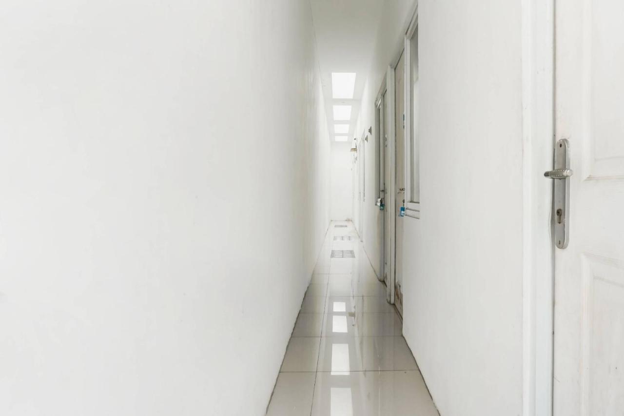 Super Oyo 91074 Stariez Senen Syariah Otel Cakarta Dış mekan fotoğraf