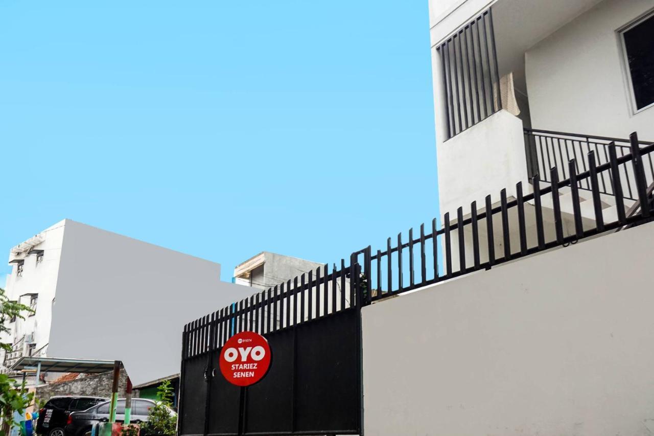 Super Oyo 91074 Stariez Senen Syariah Otel Cakarta Dış mekan fotoğraf