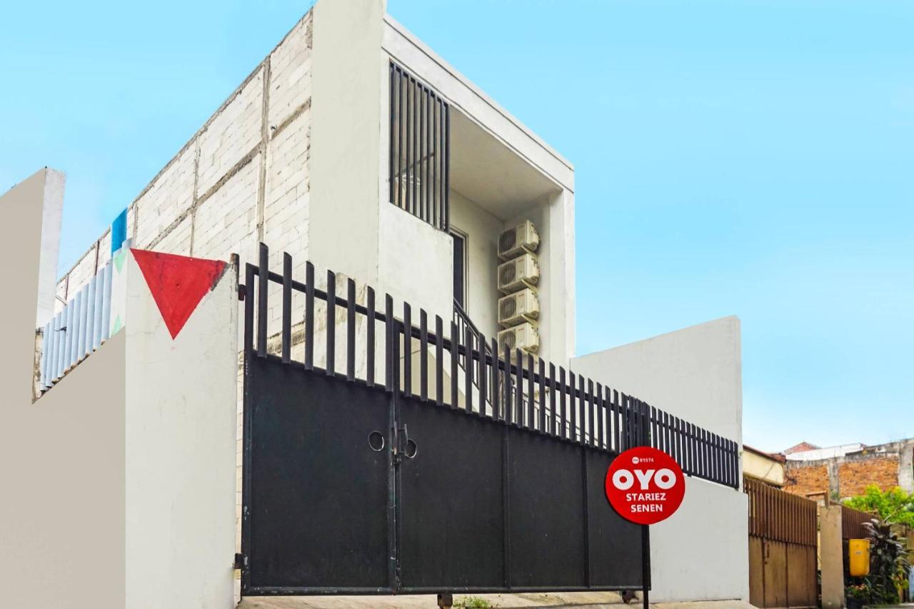 Super Oyo 91074 Stariez Senen Syariah Otel Cakarta Dış mekan fotoğraf