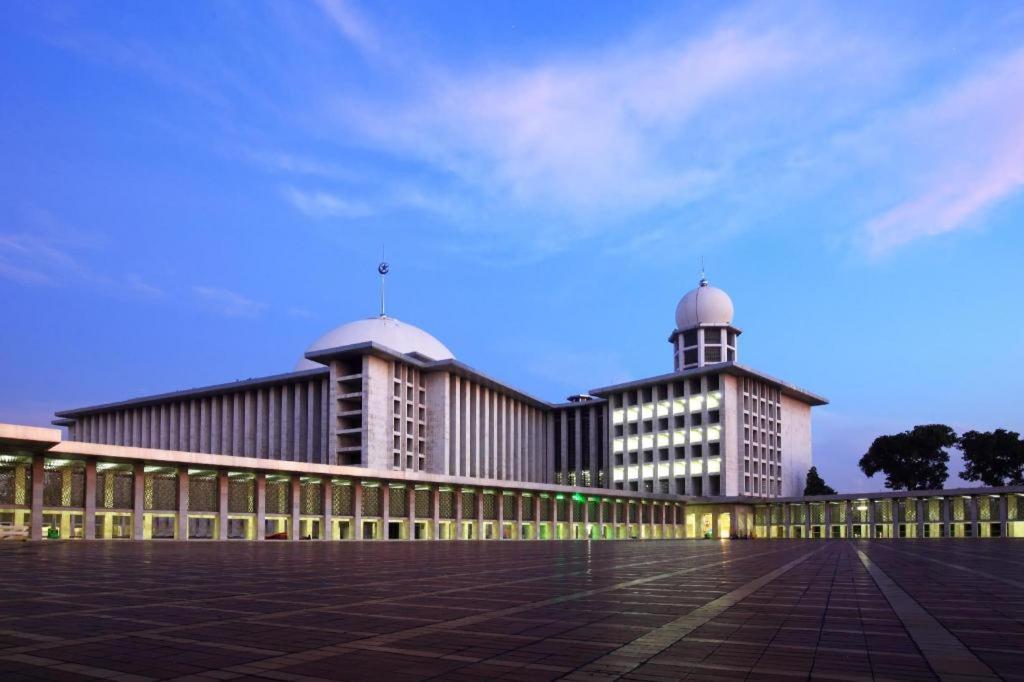 Super Oyo 91074 Stariez Senen Syariah Otel Cakarta Dış mekan fotoğraf